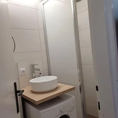 Apartment Compact In City Center
